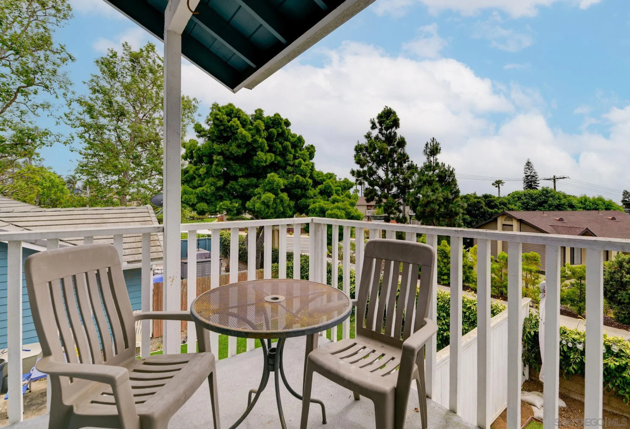 418 Summer View Circle Encinitas, CA 92024 - Photo 17 of 30 a view of a chairs and table in the roof deck