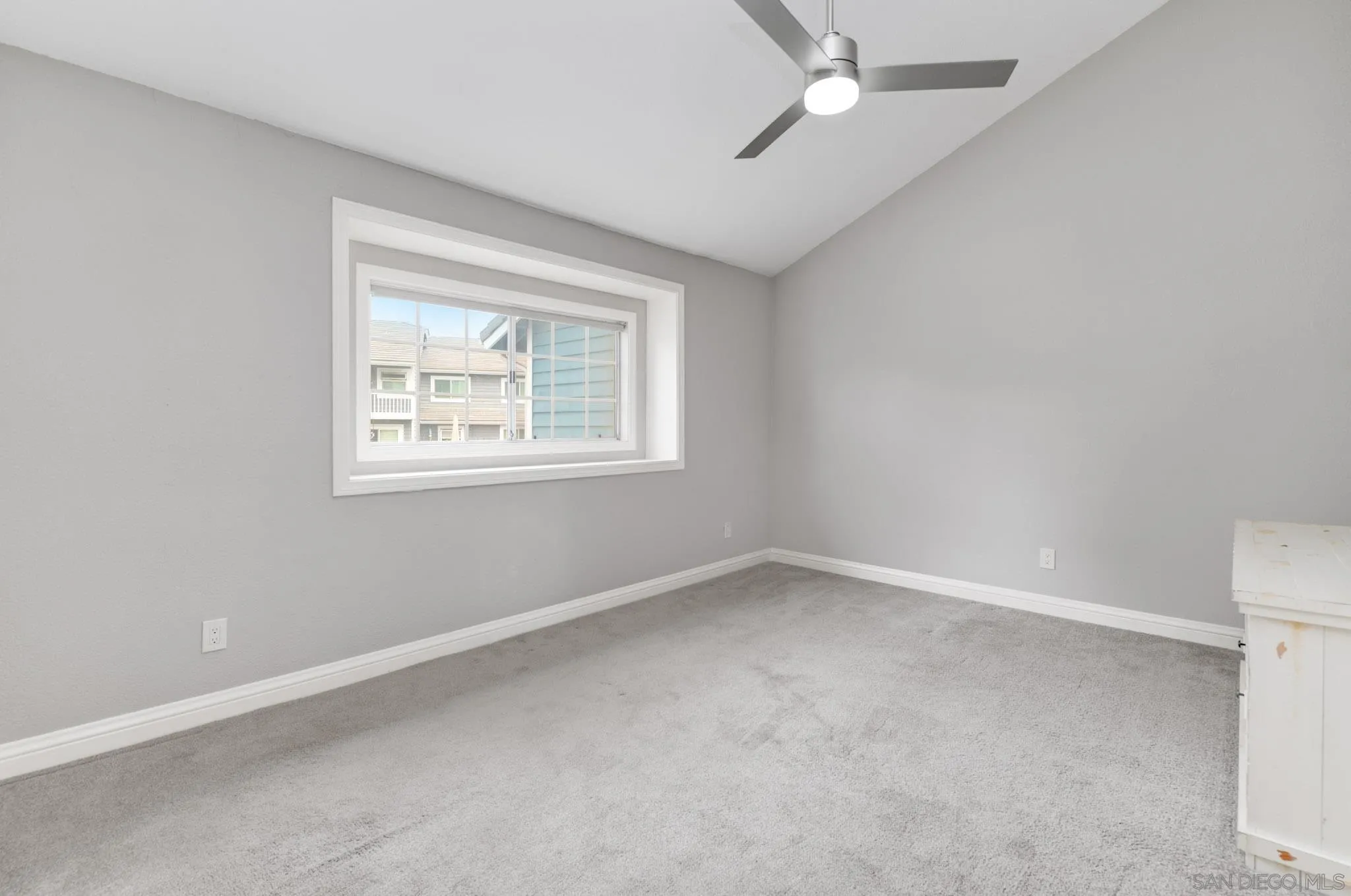 418 Summer View Circle Encinitas, CA 92024 - Photo 21 of 30 an empty room with a window