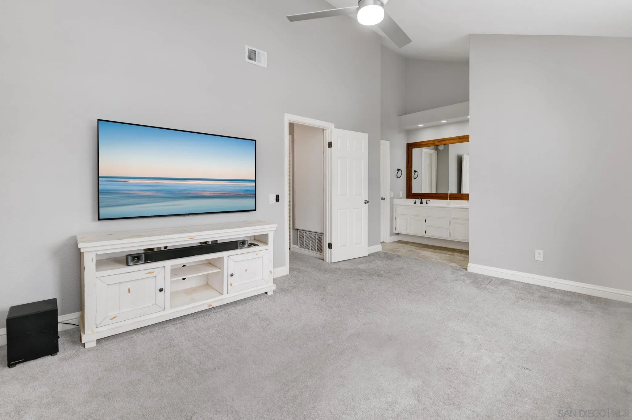 418 Summer View Circle Encinitas, CA 92024 - Photo 22 of 30 an empty room with a flat screen tv