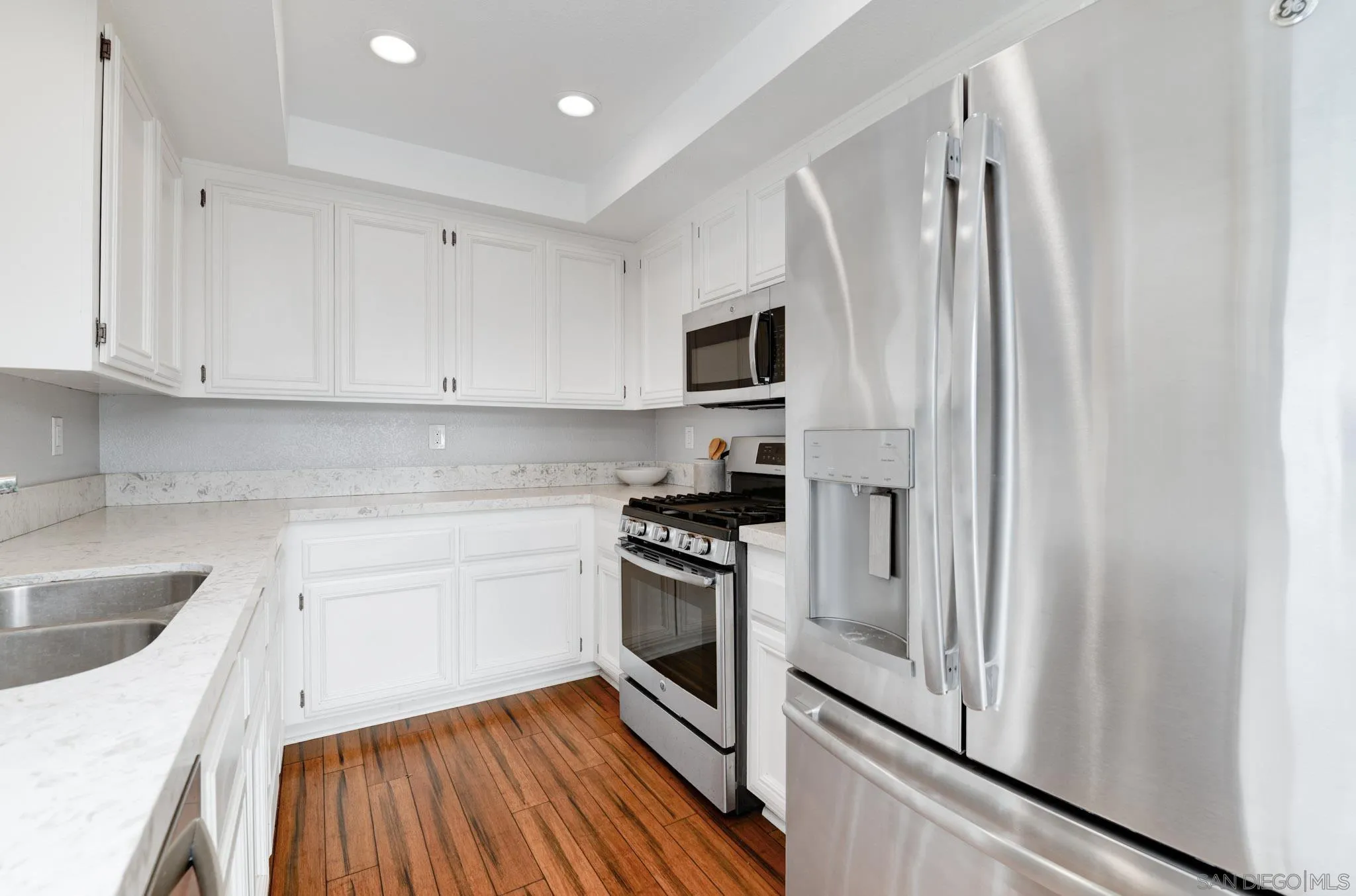 418 Summer View Circle Encinitas, CA 92024 - Photo 9 of 30 a kitchen with granite countertop a refrigerator stove and sink