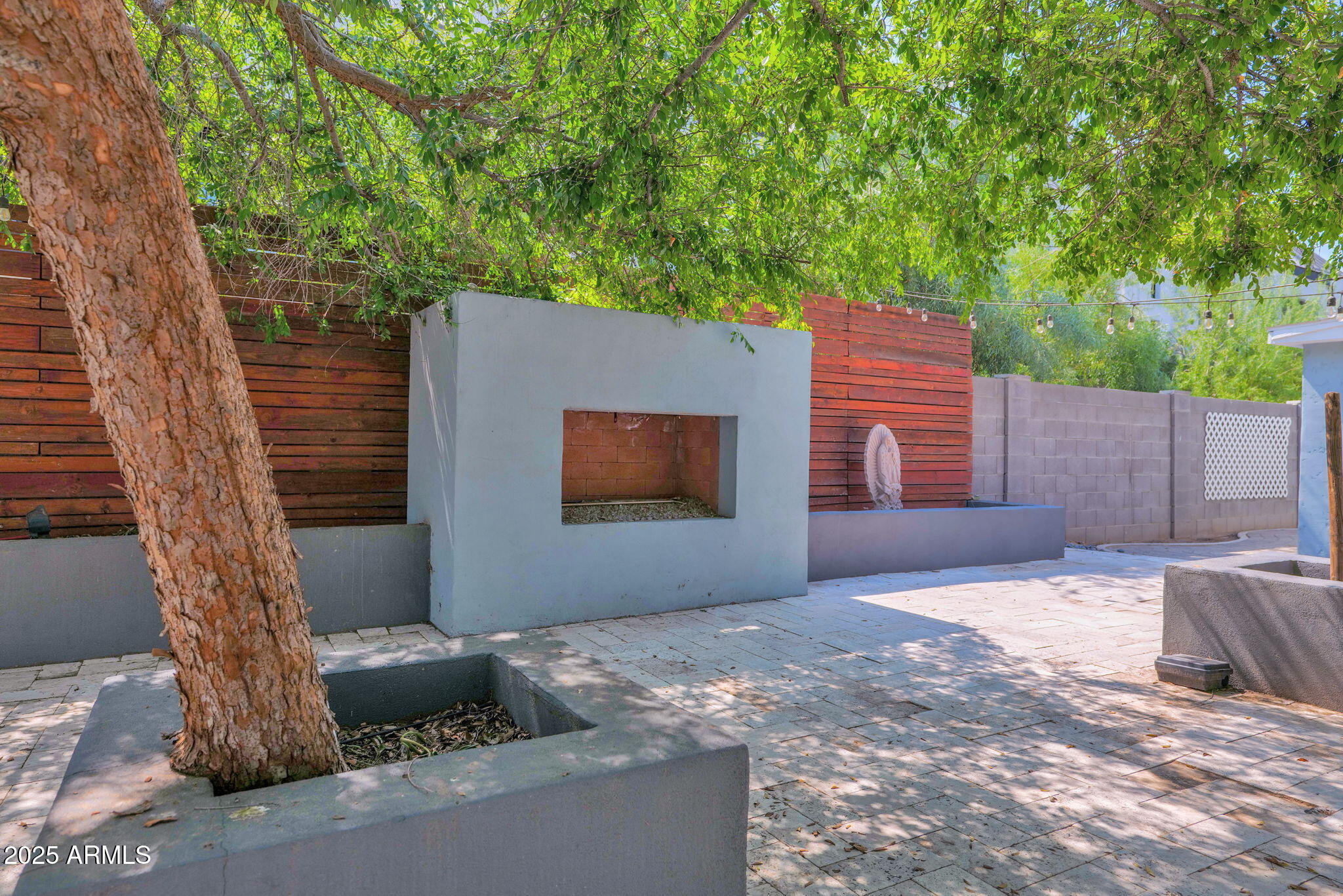 3217 East Flower Street Phoenix, AZ 85018 - Photo 37 of 60 a backyard of a house with lots of green space