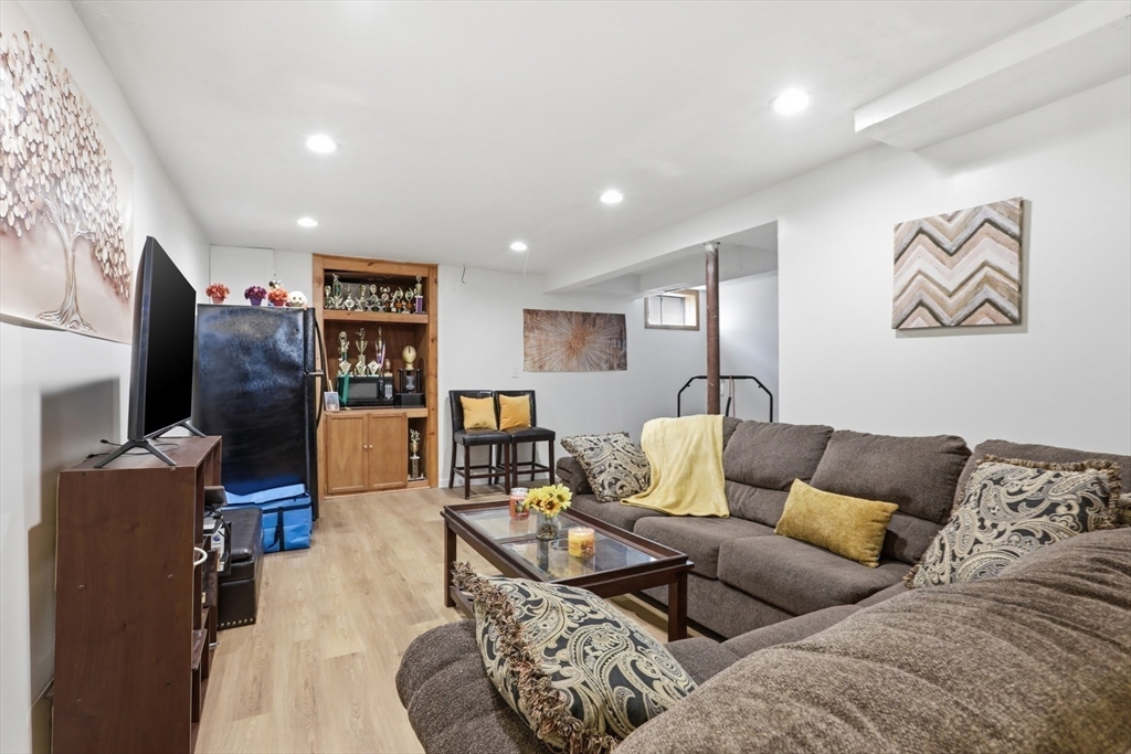 18 Trifiro Road Billerica, MA 01821 - Photo 30 of 42