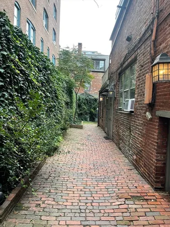 $2,550 | 36 Joy Street, Unit F1, Boston, MA 02114