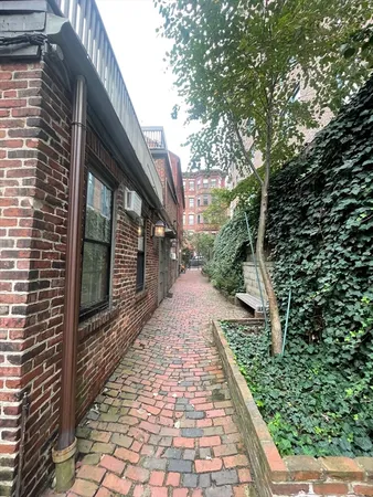 $2,550 | 36 Joy Street, Unit F1, Boston, MA 02114