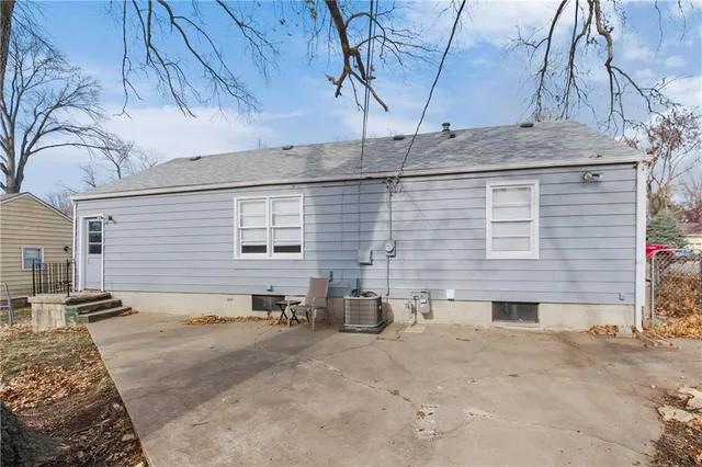 $299,950 | 7523 West 64th Terrace, Overland Park, KS 66202