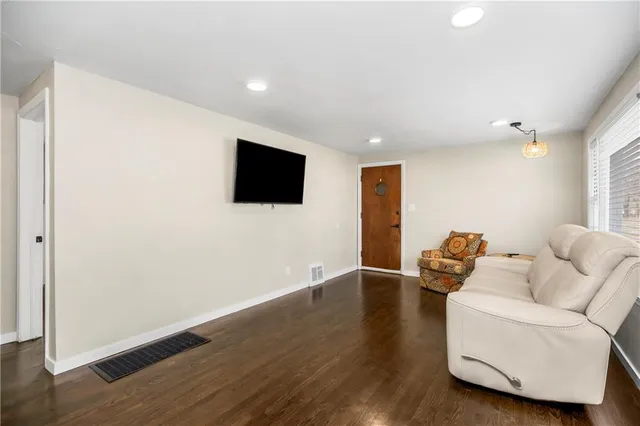 $299,950 | 7523 West 64th Terrace, Overland Park, KS 66202