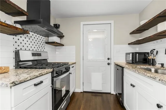 $299,950 | 7523 West 64th Terrace, Overland Park, KS 66202