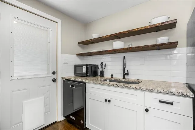 $299,950 | 7523 West 64th Terrace, Overland Park, KS 66202