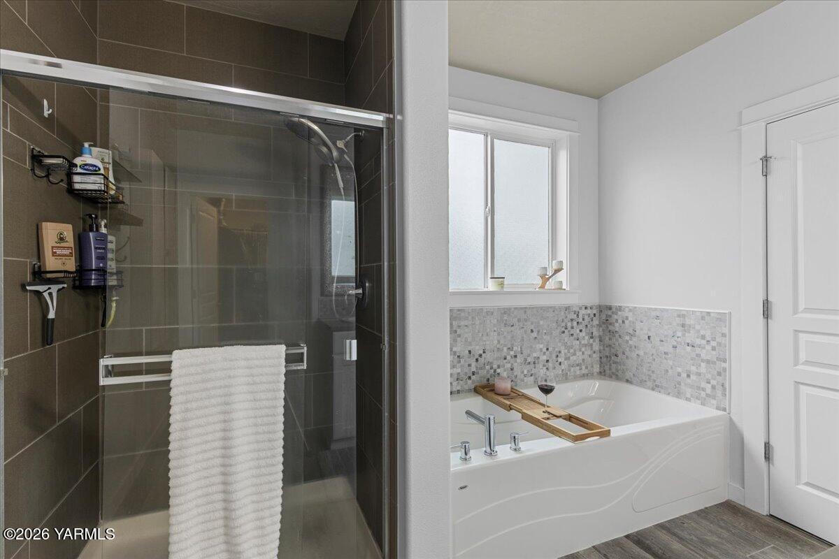 7803 Fremont Way Yakima, WA 98908 - Photo 24 of 49 Primary bath