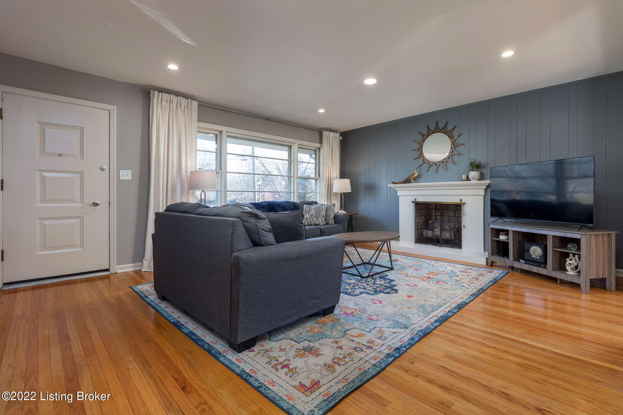 810 Stivers Road Louisville, KY 40207 - Photo 7 of 37 Large picture window fills room with natural light