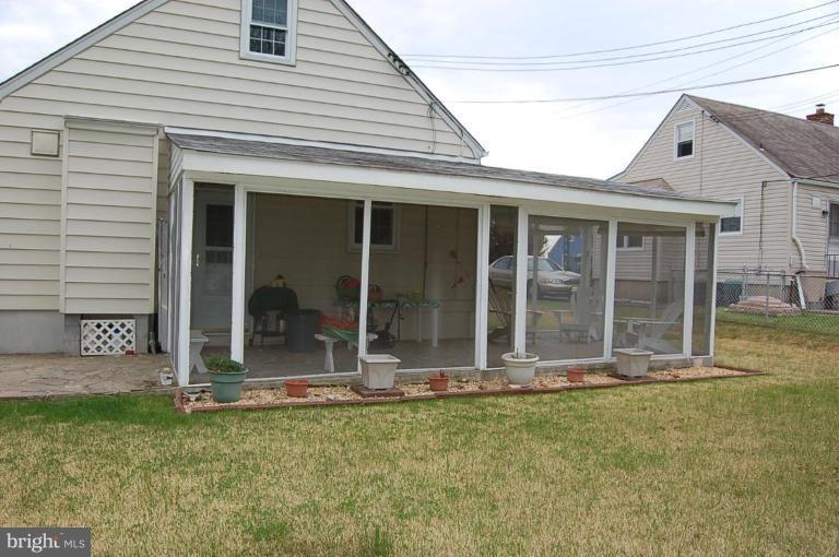 1808 Forrest Road Parkville, MD 21234 - Photo 1 of 16 Screened-in Porch