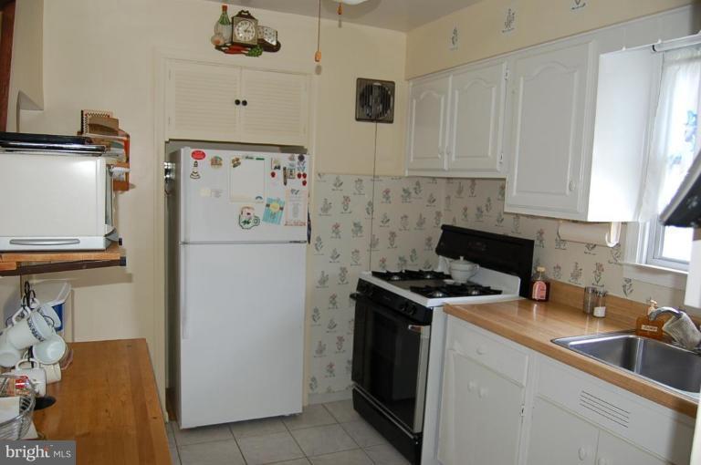 1808 Forrest Road Parkville, MD 21234 - Photo 8 of 16 Kitchen