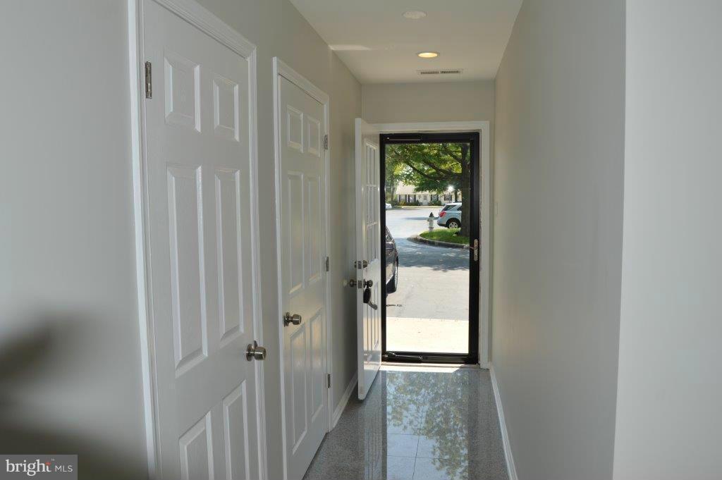 9270 Cherry Lane, Unit 64 Laurel, MD 20708 - Photo 3 of 23 Interior (General)