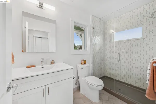 $1,750,000 | 667 Alcatraz Avenue, Oakland, CA 94609