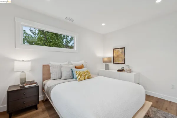 $1,750,000 | 667 Alcatraz Avenue, Oakland, CA 94609