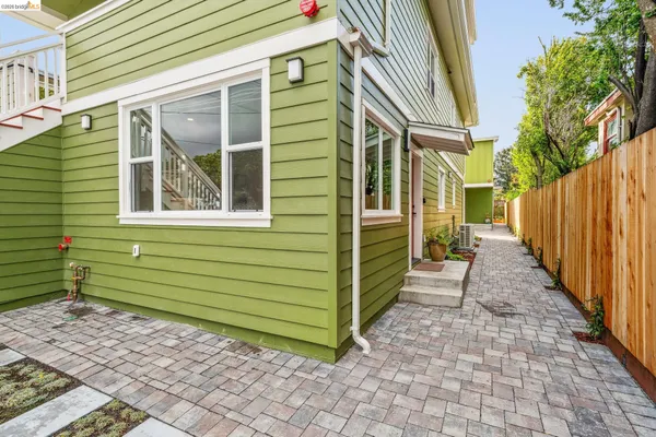 $1,750,000 | 667 Alcatraz Avenue, Oakland, CA 94609