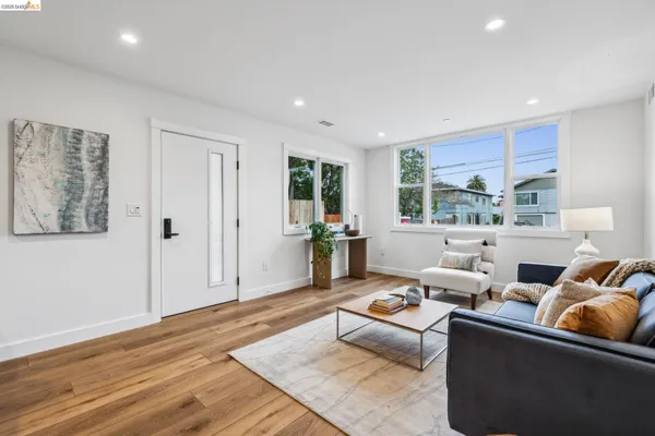 $1,750,000 | 667 Alcatraz Avenue, Oakland, CA 94609