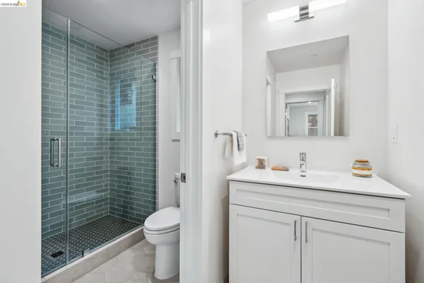 $1,750,000 | 667 Alcatraz Avenue, Oakland, CA 94609