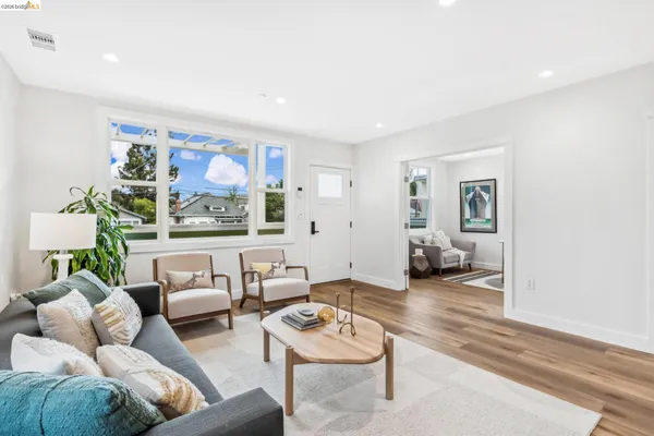 $1,750,000 | 667 Alcatraz Avenue, Oakland, CA 94609