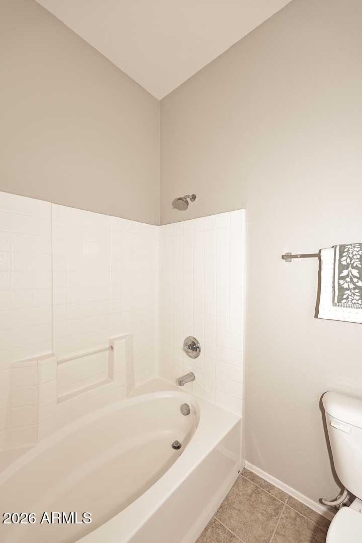 2727 North Price Road, Unit 41 Chandler, AZ 85224 - Photo 29 of 29 Primary Bath-Tub