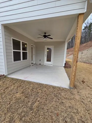a view of a big room with closet and windows