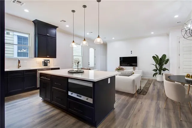 $2,500 | 3416 Dauphine Street, Unit 3416, New Orleans, LA 70117