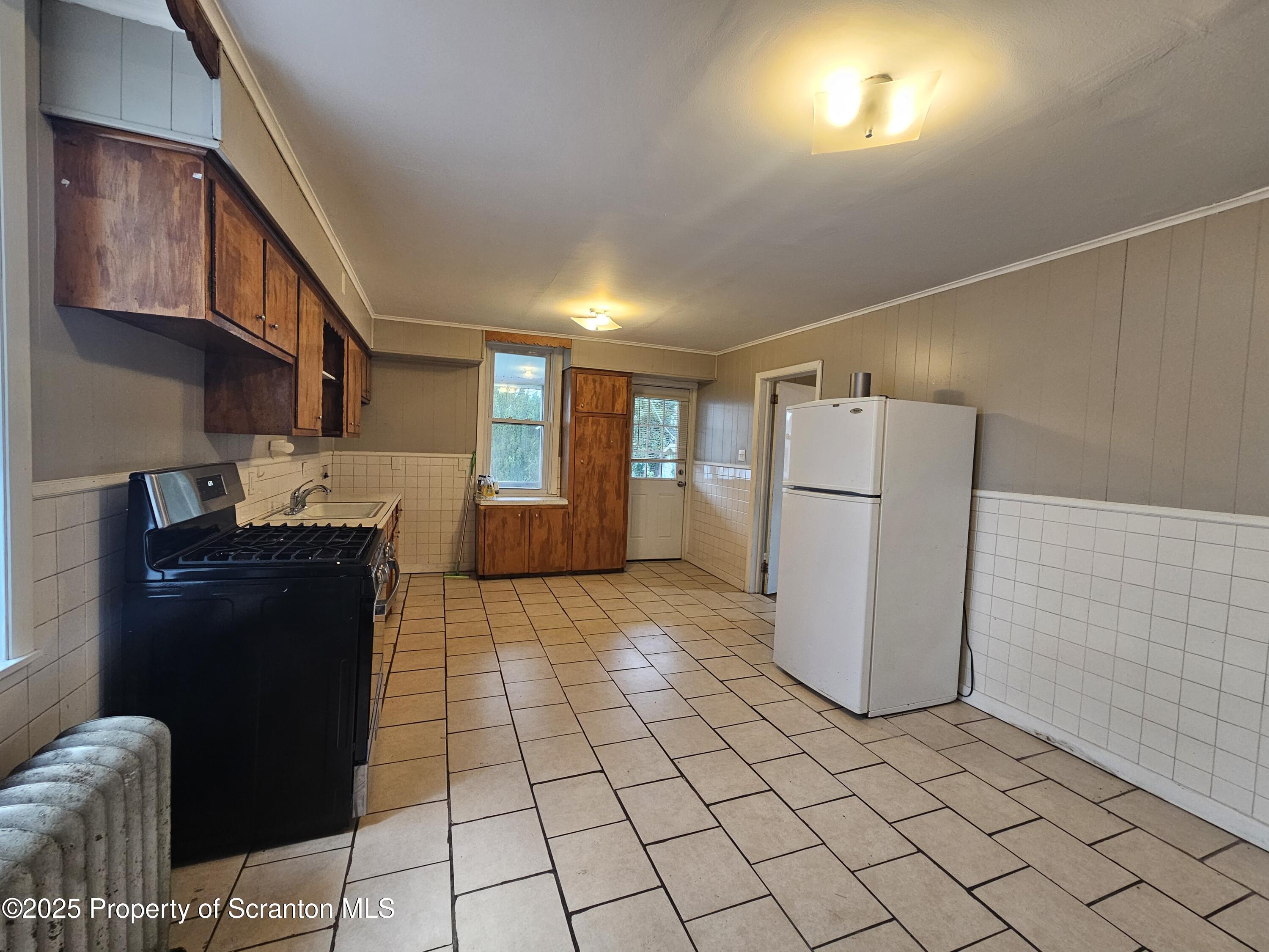 28 1/2 East Columbus Avenue, Unit 2 Pittston, PA 18640 - Photo 2 of 10 Kitchen