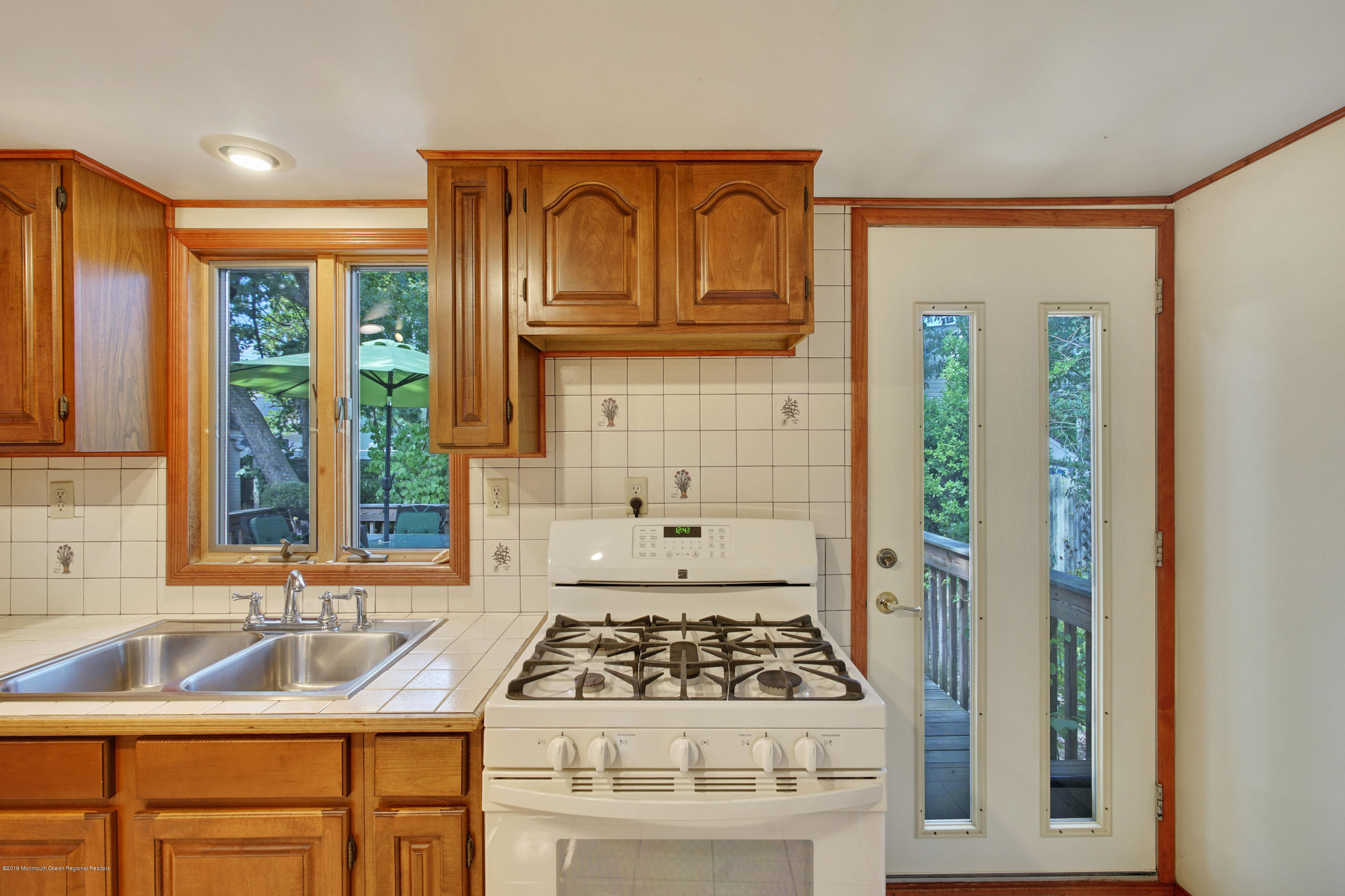 1111 River Avenue Point Pleasant, NJ 08742 - Photo 13 of 37 013_dsc00865-dsc00869