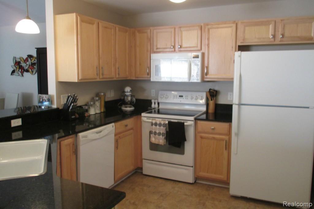 1644 Deepwood Circle Rochester, MI 48307 - Photo 14 of 20 IMG_0968 - Copy.jpg