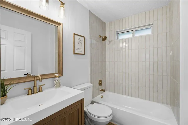 $495,000 | 548 East Silverthorn Lane, Ponte Vedra, FL 32081