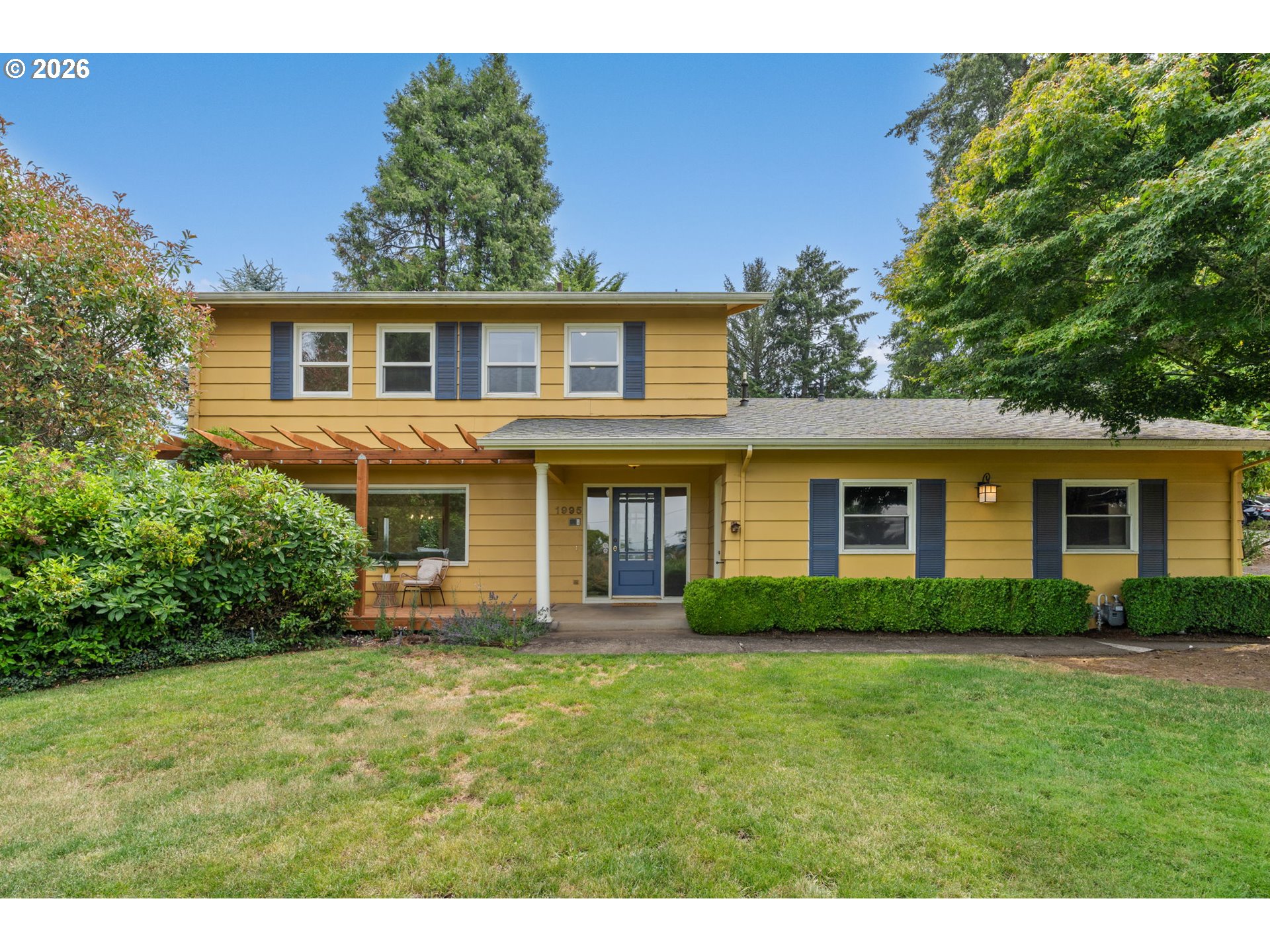 1995 Greiner Street Eugene, OR 97405 - Photo 1 of 39 a front view of a house with a garden
