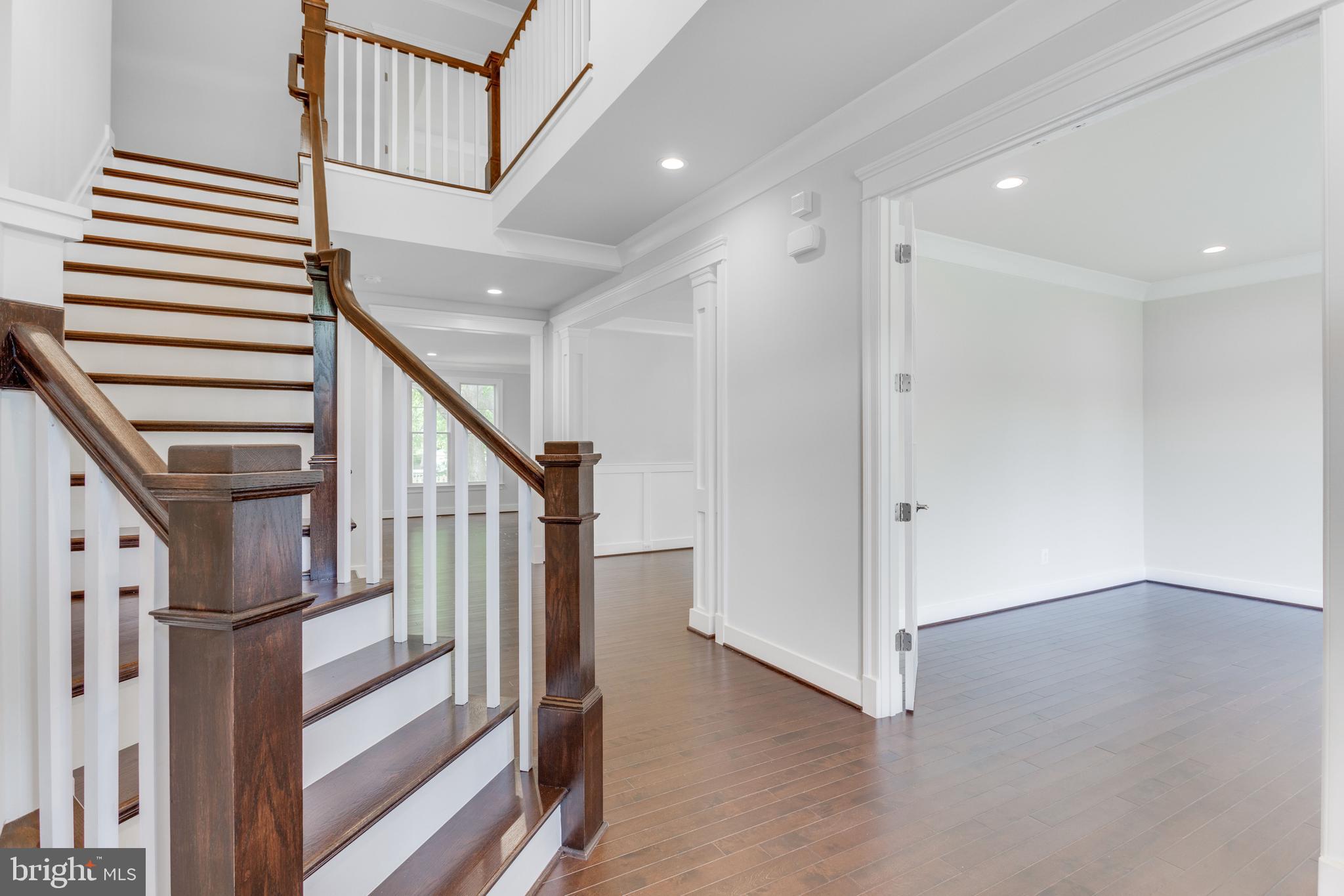 313 Cabin Road Southeast Vienna, VA 22180 - Photo 5 of 40