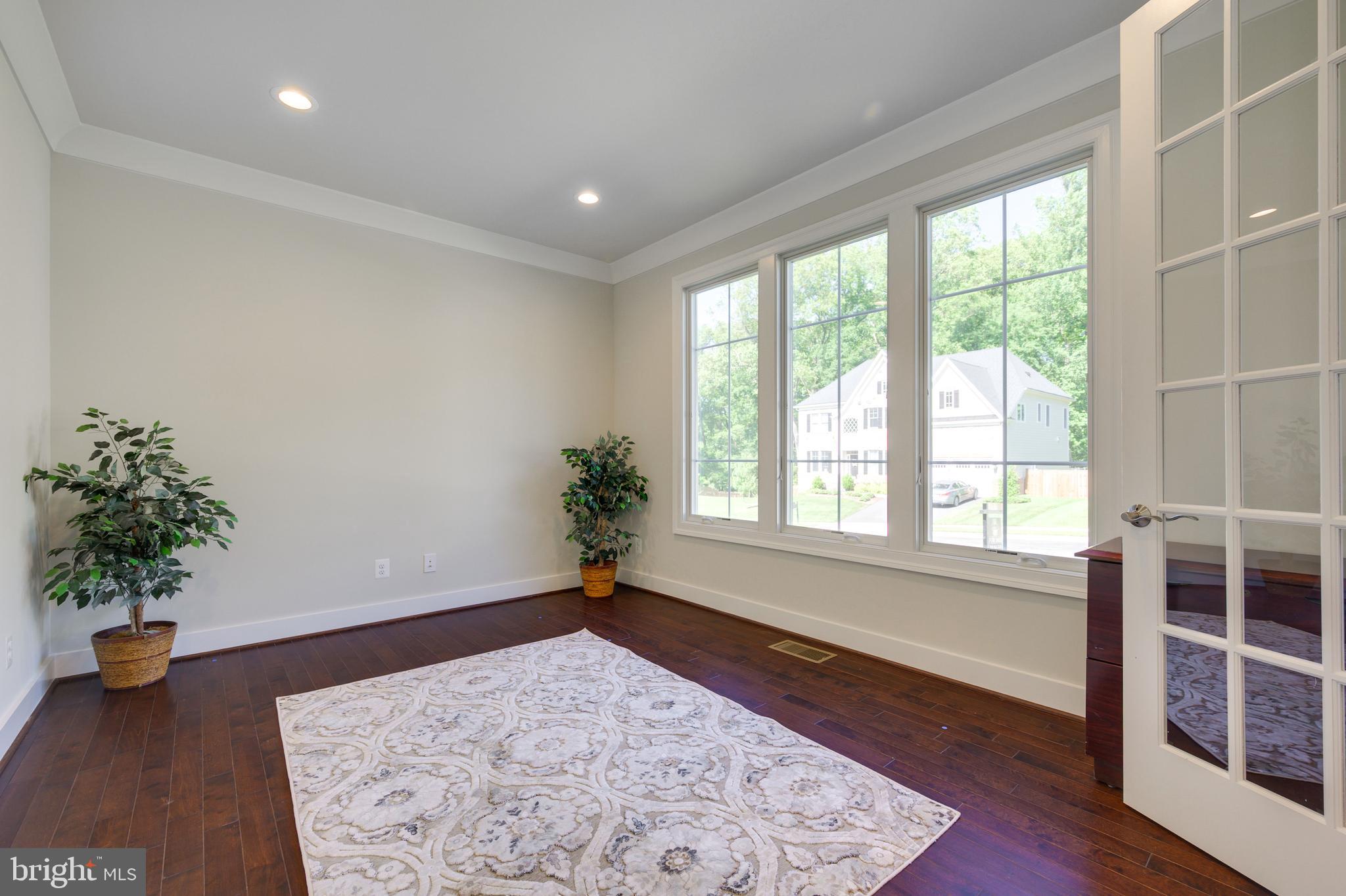 313 Cabin Road Southeast Vienna, VA 22180 - Photo 7 of 40