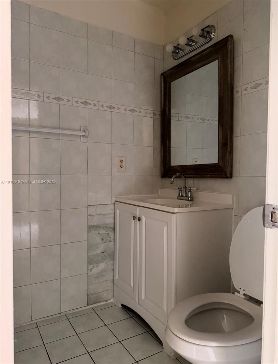 1900 West 54th Street, Unit 320 Hialeah, FL 33012 - Photo 13 of 19 a bathroom with a toilet sink and mirror