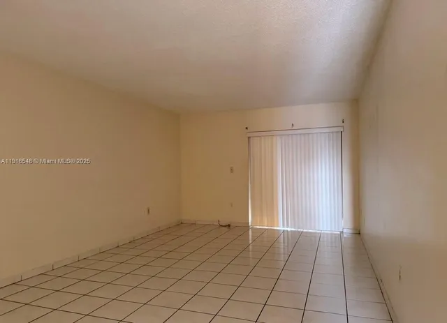 $2,085 | 1900 West 54th Street, Unit 320, Hialeah, FL 33012