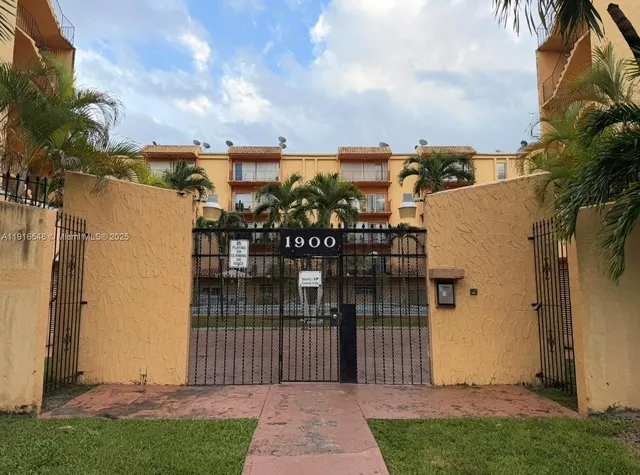 $2,085 | 1900 West 54th Street, Unit 320, Hialeah, FL 33012