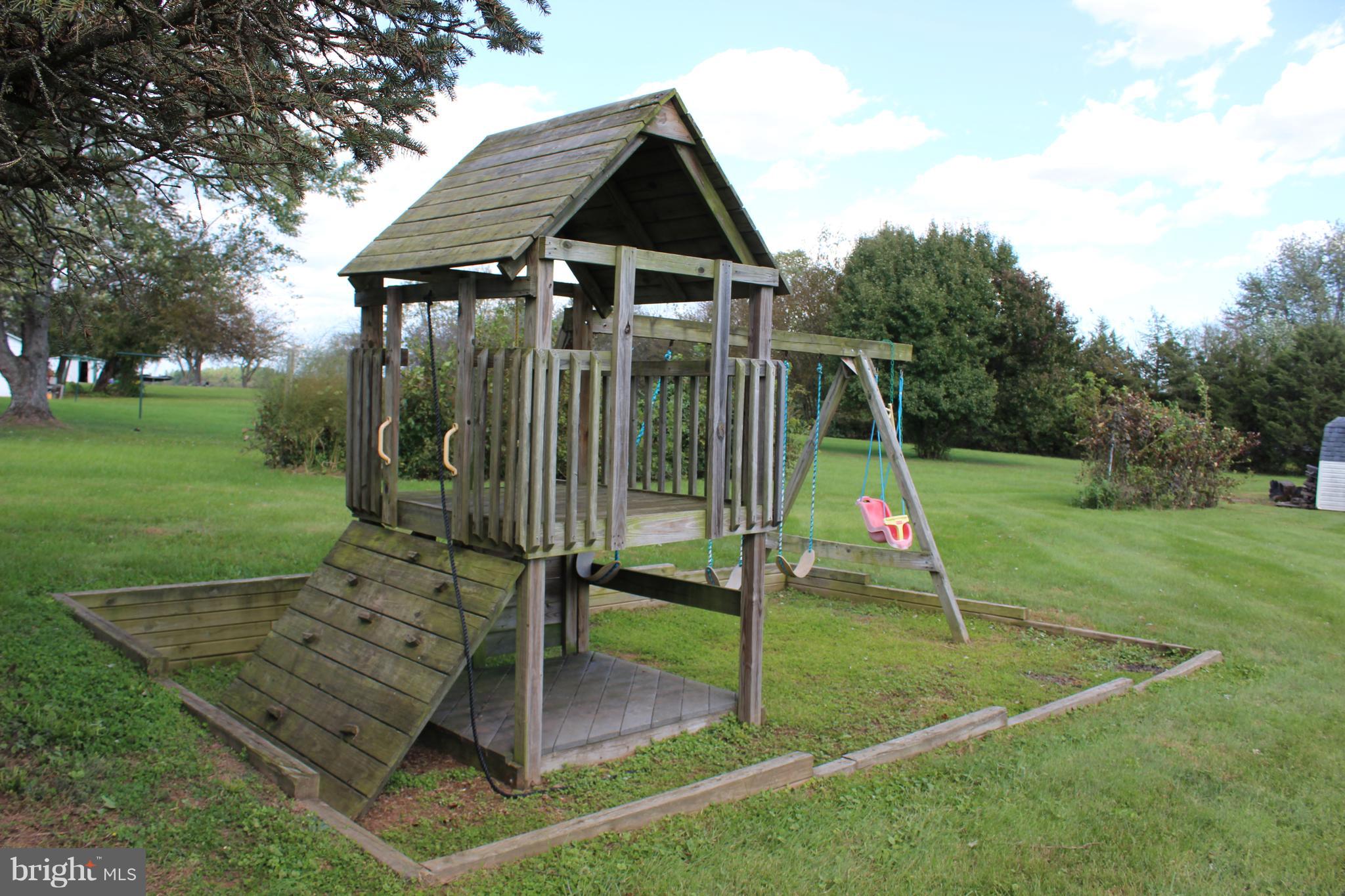 12210 Shoemaker Road Taneytown, MD 21787 - Photo 14 of 40 Play house & swing convey!