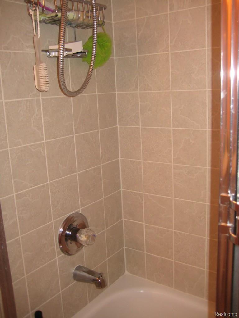 3458 Tremonte Circle Rochester, MI 48306 - Photo 12 of 17 069.jpg