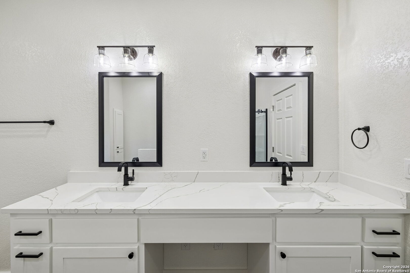 11890 Ranch Road 965 Fredericksburg, TX 78624 - Photo 20 of 40 Gallery Image 20