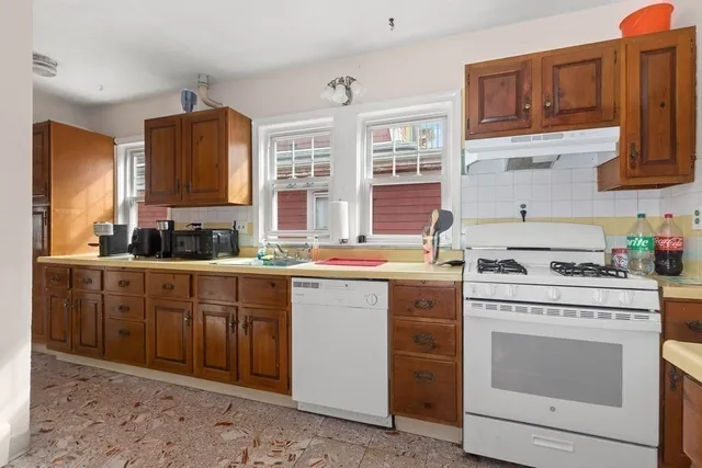 $2,500 | 51 Sargent Avenue, Unit 2, Somerville, MA 02145