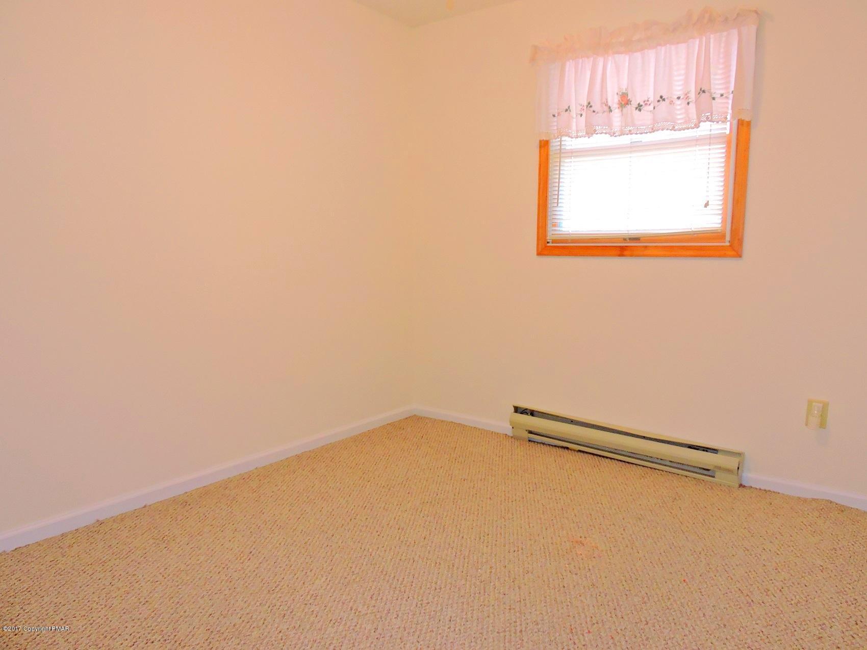 117 Sweet Briar Road Pocono Pines, PA 18350 - Photo 27 of 44 Bed #4