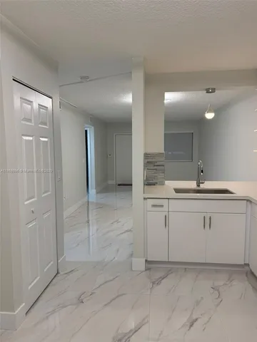 $2,400 | Pembroke Pines, Pembroke Pines, FL 33024