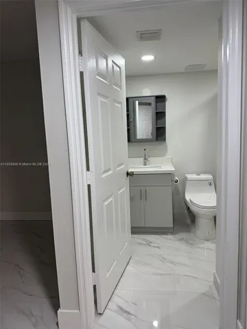 $2,400 | Pembroke Pines, Pembroke Pines, FL 33024