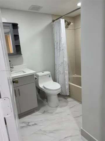 $2,400 | Pembroke Pines, Pembroke Pines, FL 33024