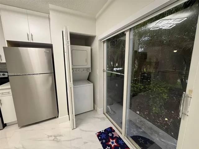 $2,400 | Pembroke Pines, Pembroke Pines, FL 33024