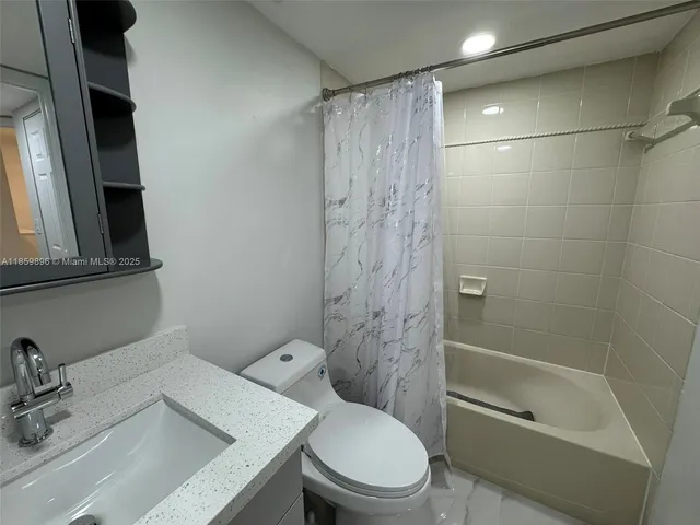 $2,400 | Pembroke Pines, Pembroke Pines, FL 33024