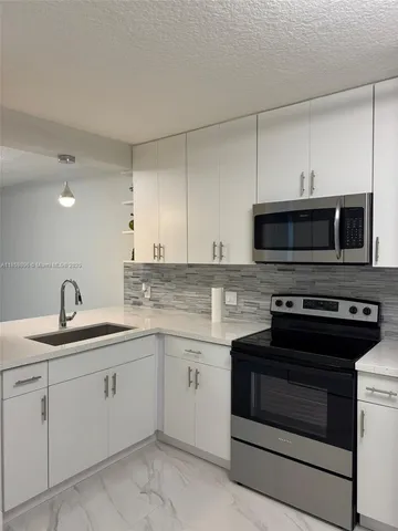 $2,400 | Pembroke Pines, Pembroke Pines, FL 33024