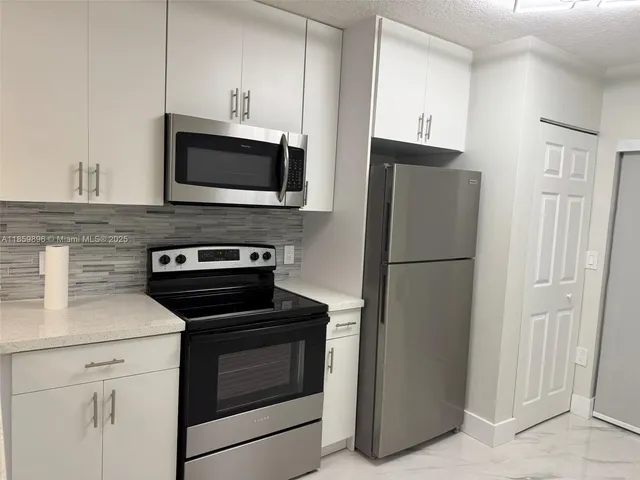 $2,400 | Pembroke Pines, Pembroke Pines, FL 33024