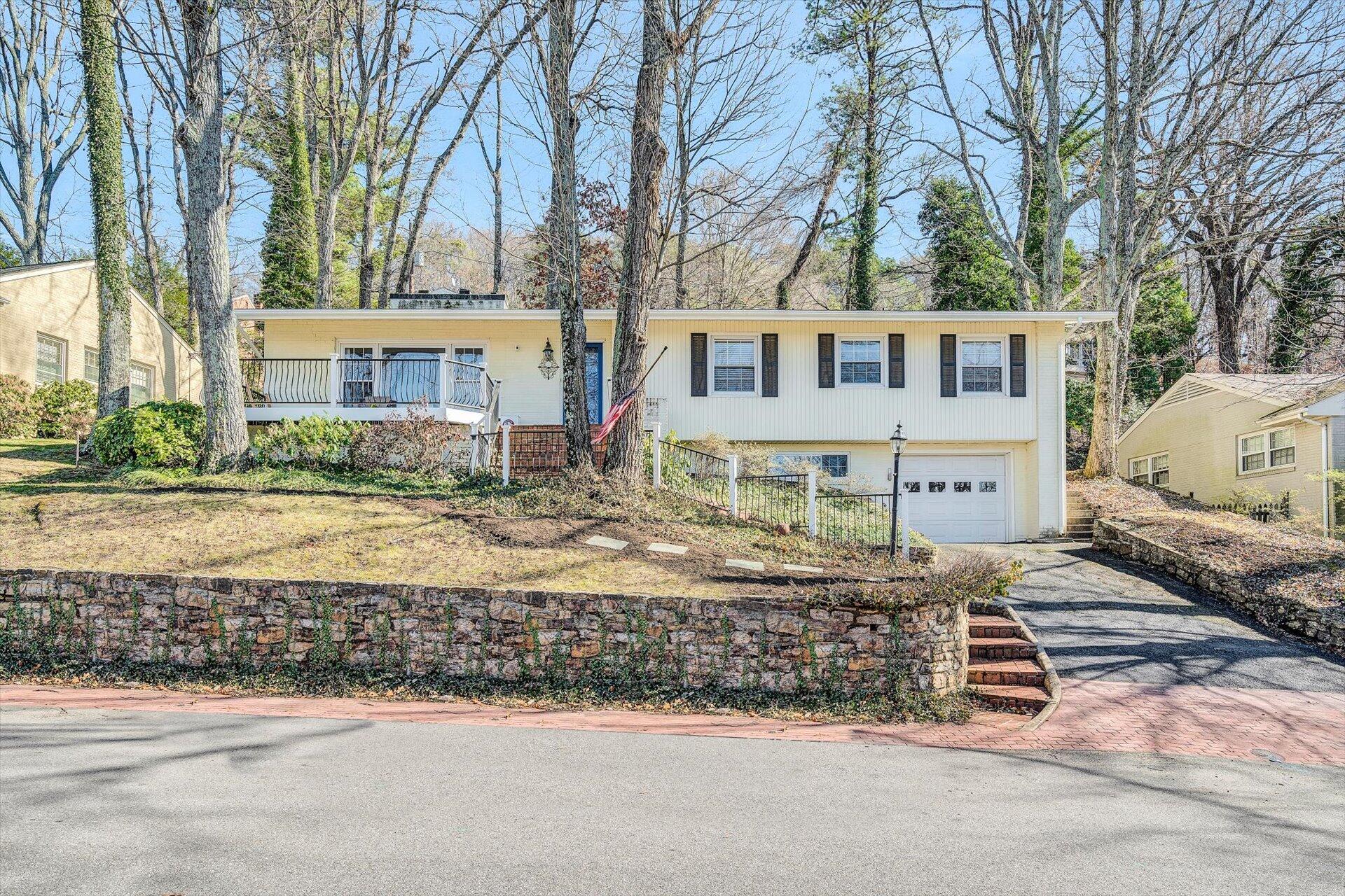 3114 Stoneridge Road Southwest Roanoke, VA 24014 - Photo 1 of 35 Main