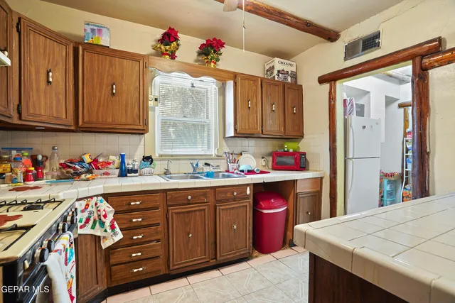 a kitchen that has a lot of cabinets in it